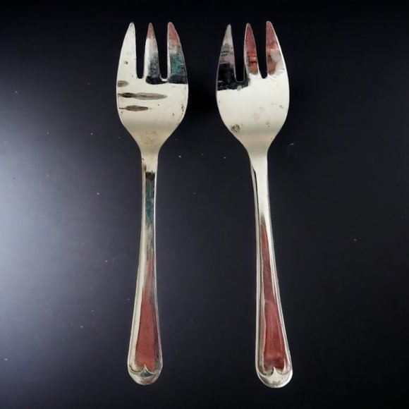 Set of 4 - Silverplate Pieces: Sugar Sifter/Dessert/Appetizer Forks/Relish Spoon - Picture 6 of 8